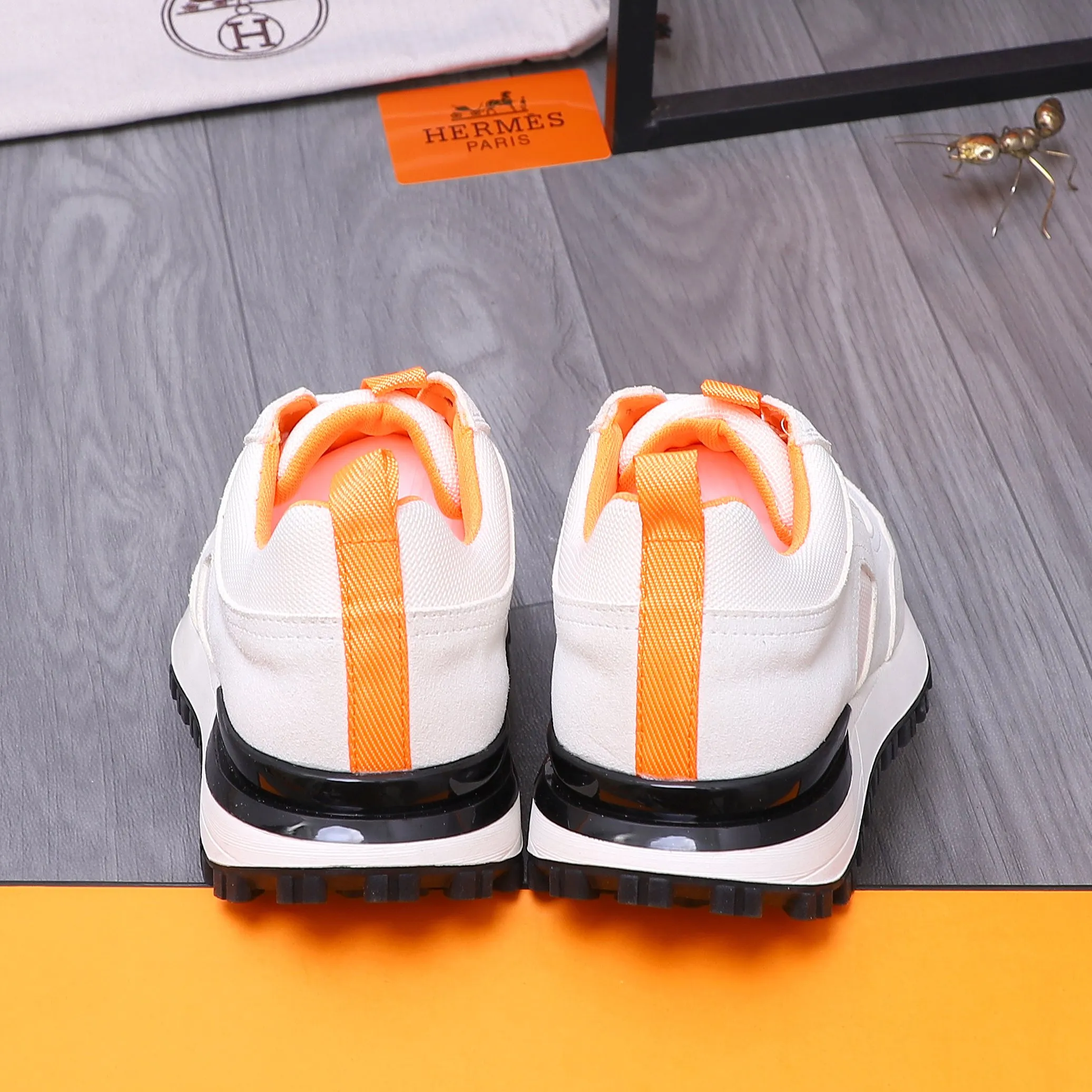Men's shoes 💰420 Product trademark: HERMES "Hermes" casual shoes Regular size: 38-44 Product materials: Selected frosted cowhide stitching mesh upper Breathable mesh lining Cowhide insole Rubber outsole